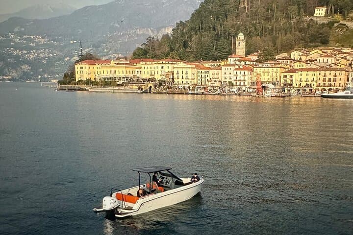 4-hour shared boat tour with landing in Bellagio and Varenna