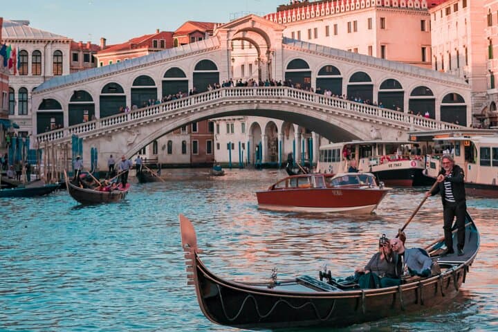 Enchanting Gondola Experience: 30 Minutes on the Grand Canal