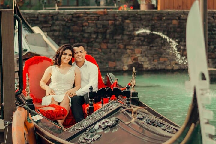 Enchanting Gondola Experience: 30 Minutes on the Grand Canal