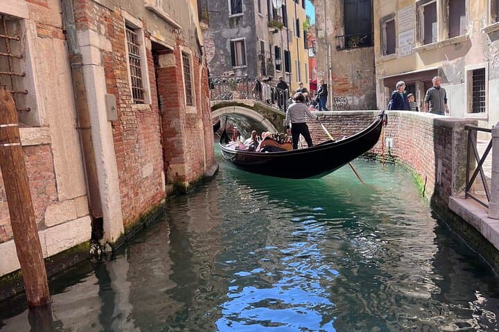 WarmVenice Private Boat Tour between Canals and Venice Lagoon