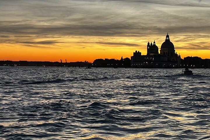 WarmVenice Private Boat Tour between Canals and Venice Lagoon