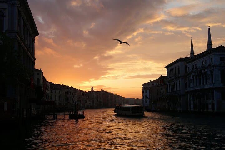 WarmVenice Private Boat Tour between Canals and Venice Lagoon