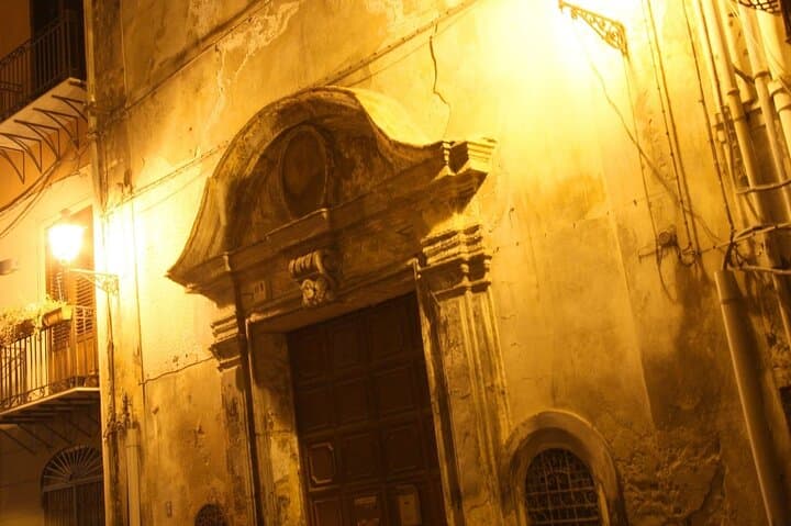 Palermo's Dark Shades: Ghost, Crime and Tasting Walking Tour