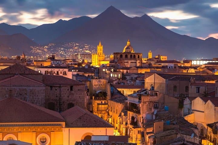Palermo's Dark Shades: Ghost, Crime and Tasting Walking Tour