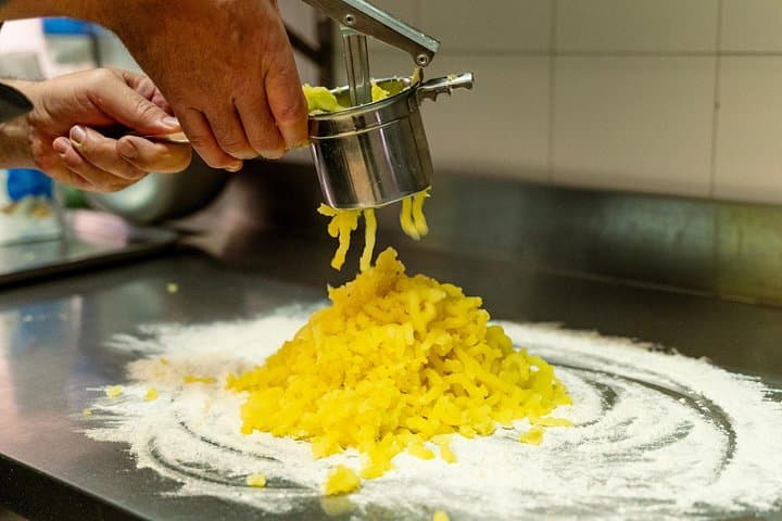 Cooking Class and Market Tour in Civitavecchia