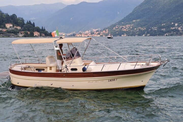 1H Private Cruise on a beautiful wooden speedboat on Lake Como