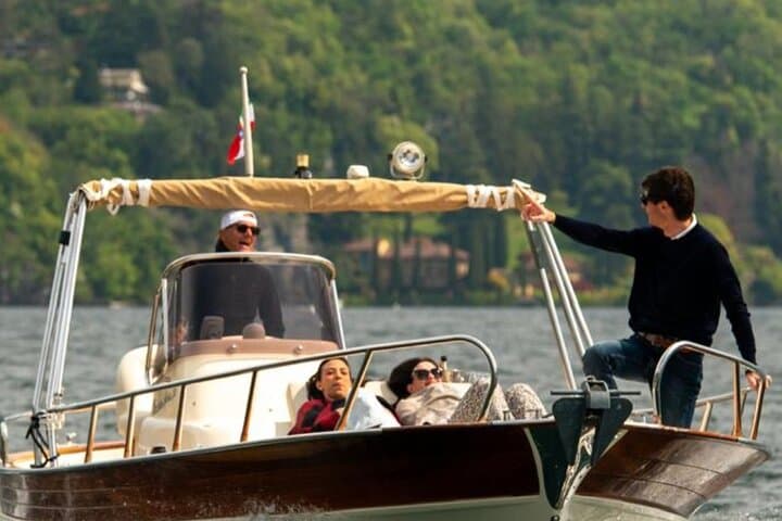 1H Private Cruise on a beautiful wooden speedboat on Lake Como