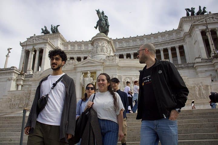 Walk around the Monument to Victor Emmanuel II