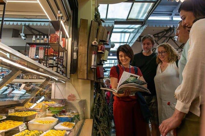 Modena Food Tour: Family Acetaia, Market & 10+ Tastings (Max 8)