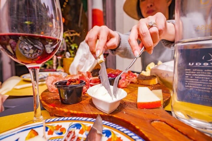 Florence to Michelangelo Square by E-bike with Wine and Food stop