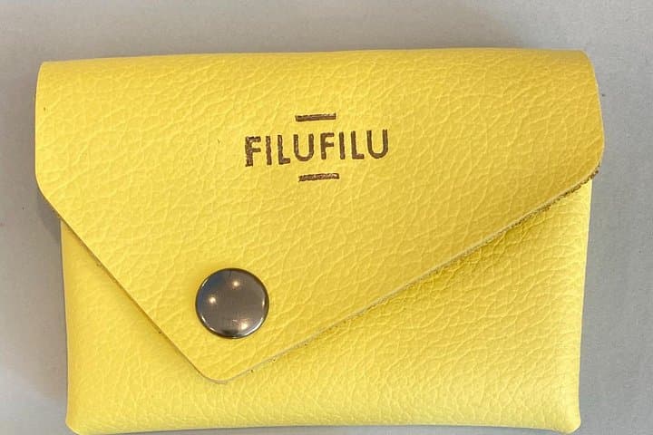 Pick your own colour for the wallet
