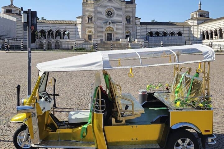 Milano Tuk Tuk Tour Hotel Pickup including ticket to Domo