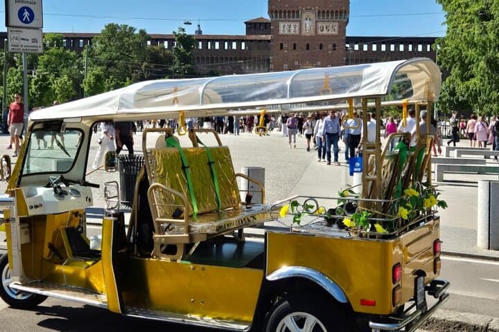 Milano Tuk Tuk Tour Hotel Pickup including ticket to Domo