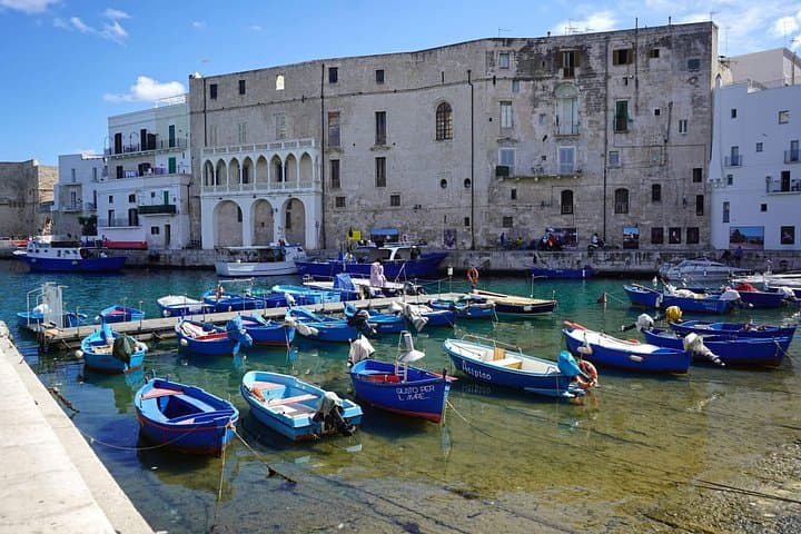 Private Tour in 3 Towns: Locorotondo, Monopoli, Polignano a mare.
