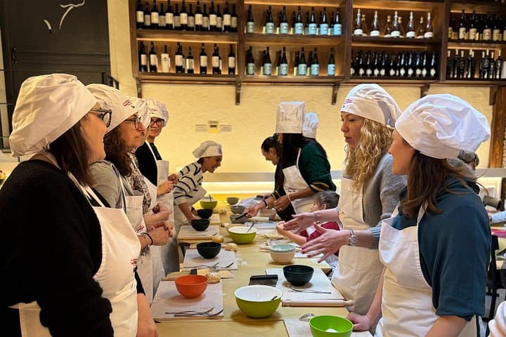 Experience Pasta e Vino Navigli Cooking Class