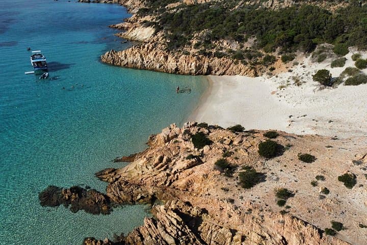 La Maddalena Archipelago: zodiac (RIB) tour with skipper