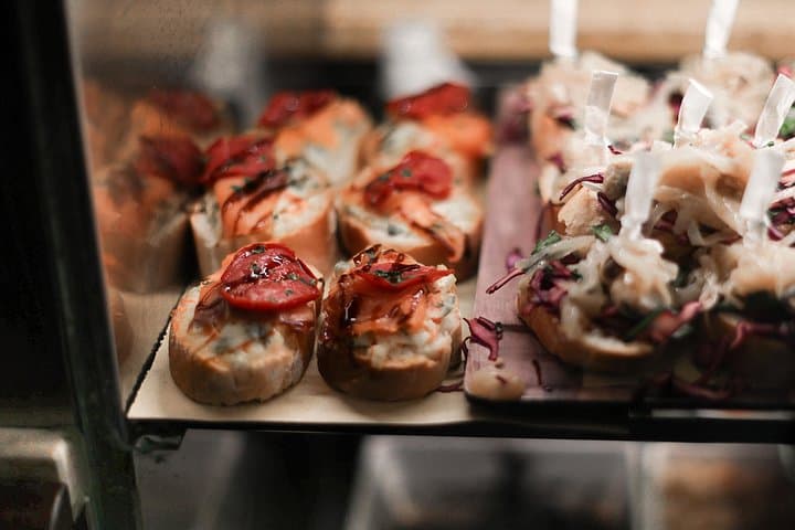 Verona Sunset: Wine and Aperitivo Food Tour by Do Eat Better