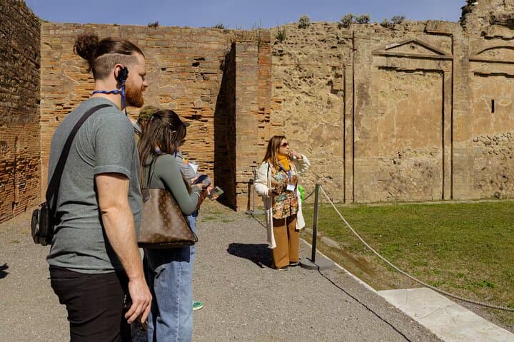 Pompeii Ruins: Guided Tour with Round-Trip Shuttle from Naples