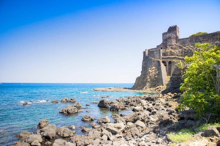 Private Catania Evening Tour to Volcanic Villages & Castle