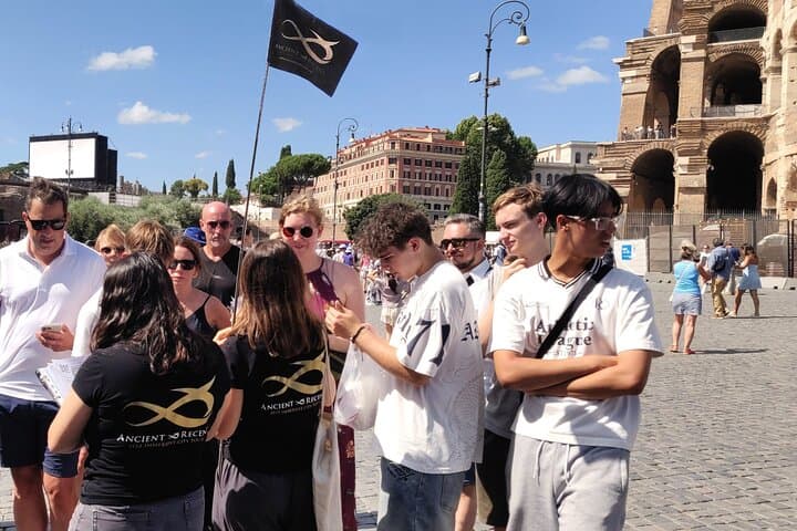 Rome: Colosseum Entrance and Virtual Reality Experience