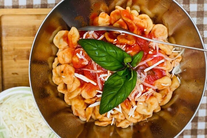 Cooking lesson from a greengrocer in the heart of Brindisi