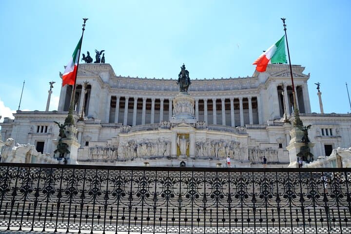 Gems of Rome: Small group E-bike tour with street food stops