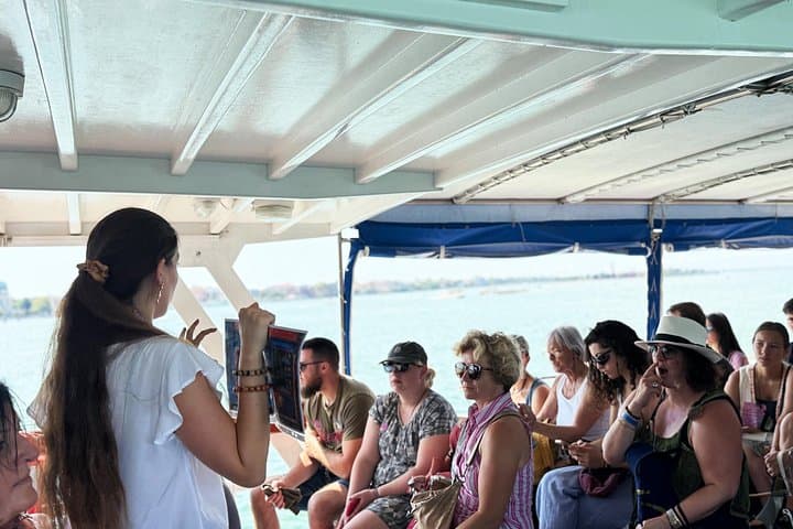 Venice Islands: Murano Glass & Burano Colors-Guided Visit