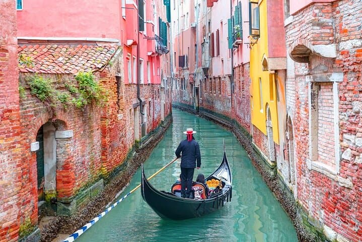 Venice Small-Group Gondola Ride with Grand Canal and Side Canals