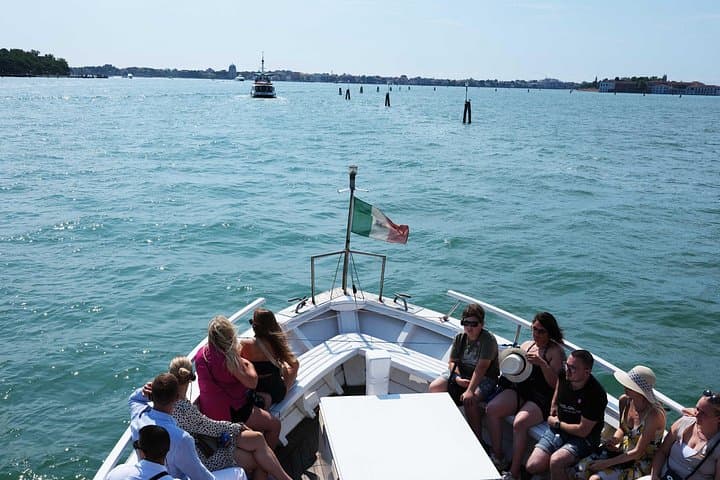 Murano & Burano Cruise with Venetian Specialties & Wine
