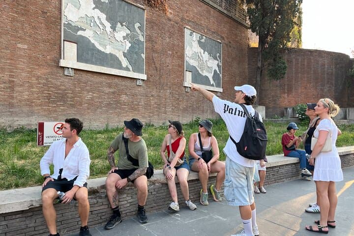 Colosseum and Roman Forum Sightseeing Area Walking Tour