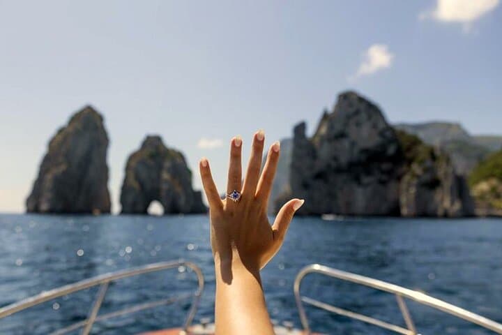 Private Island of Capri Boat Tour for Couples