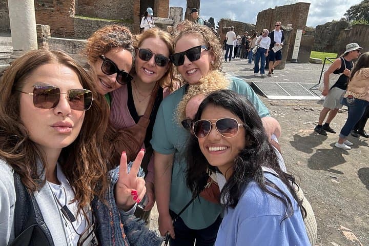 Transfer from Sorrento to Naples with stop at Pompeii 2hrs