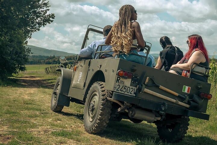 Tuscan Vineyard Old Jeep Tour, Wine Tasting & Lunch