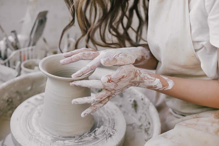 Round and round we go – where focus meets flow. The wheel never lies.
Hands steady, mind calm – shaping clay on the wheel is pure therapy.
From spinning clay to stunning shapes. The magic of the pot