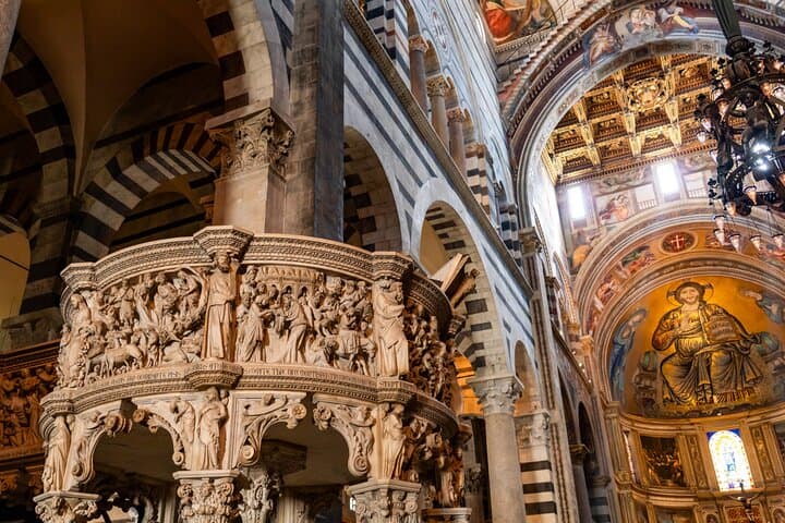 Square of Miracles guided tour with Leaning Tower ticket (option)