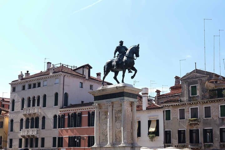 City Center Walking Tour in Venice & Gondola Experience