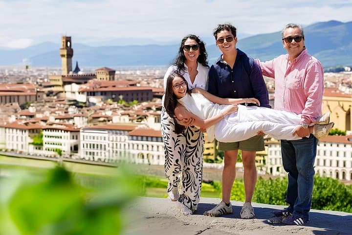 Family portrait photos with private photographer in Florence