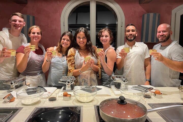Venice: Pasta and Tiramisu Cooking Class with fine wine