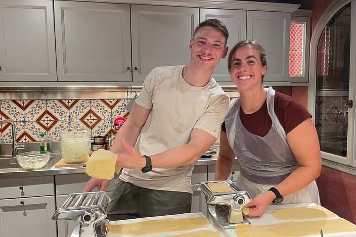 Venice: Pasta and Tiramisu Cooking Class with fine wine