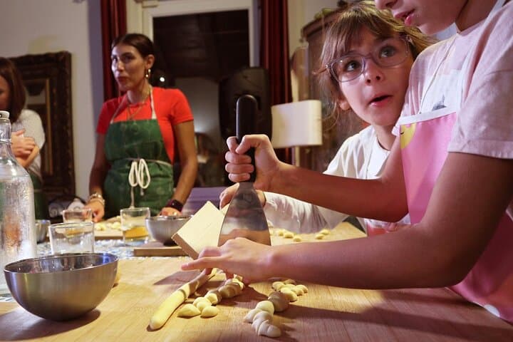 Family Pasta and Tiramisu Cooking Class in Rome