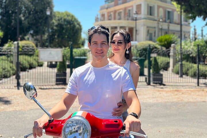 Rome Private Vespa Tour Pick-up from Hotel