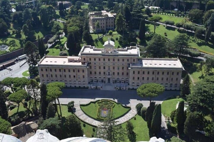 Private St. Peter’s Basilica Tour Dome Climb and Papal Tombs