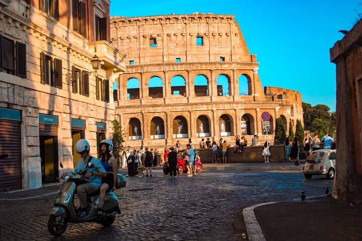 Rome:Private Photographer Experience with Colosseum &Forum Access