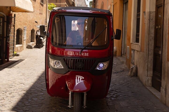E-Tuk Tour Express Highlights of Rome