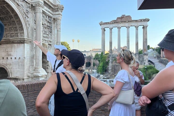 Colosseum and Roman Forum Sightseeing Area Walking Tour