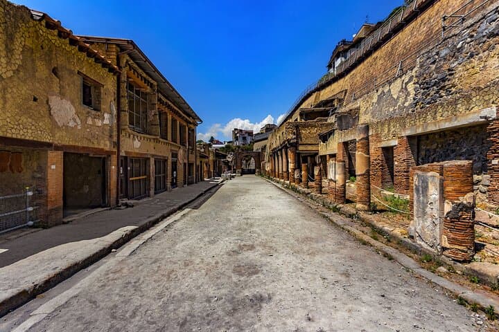 Naples City Pass with Pompeii, Underground & Street Food Tour