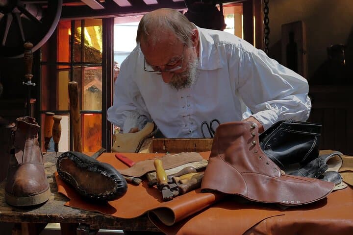 Handmade in Florence: Private Artisans & Shopping Experience