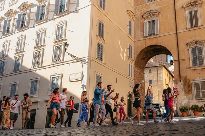 Join our evening walking tour with a bar crawl in Monti