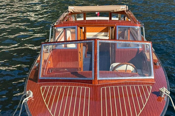 Shared Tour of Lake Como with Venetian Limousine 1 Hour
