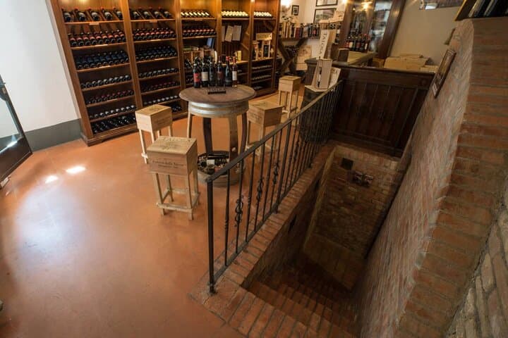 2-day tour of Tuscany, including noble wine and typical cheeses